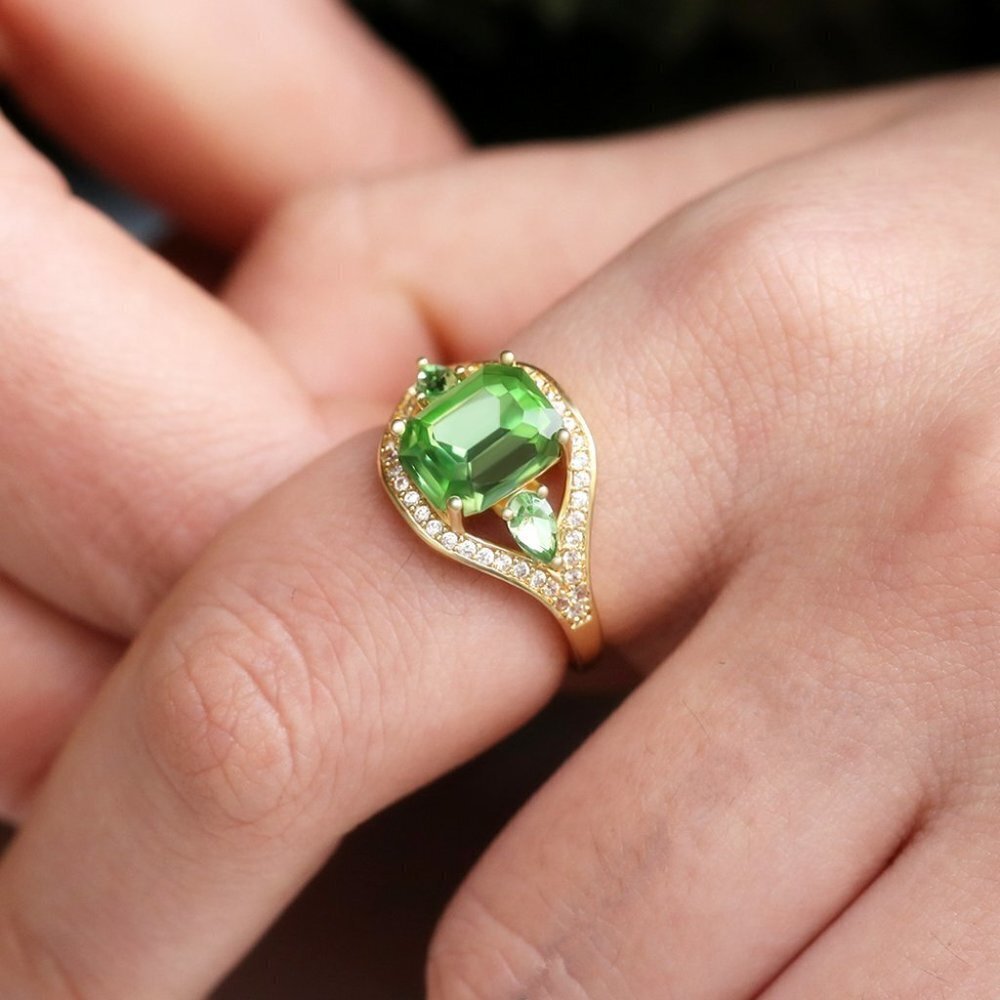 🍁 Noble Radiant Cut Pear Super Pure Green Crystal Rings for Women, EVGG1491 - Picture 7 of 8